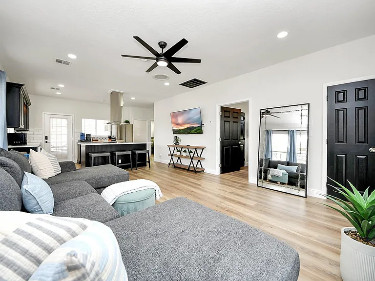 710 Kipp Ave — Photo 21