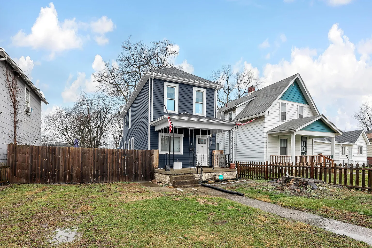 283 Whitethorne Ave photo 1