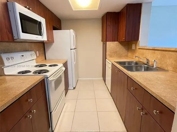 8432 Coral Lake Way #8432, Pompano Beach, FL 33065