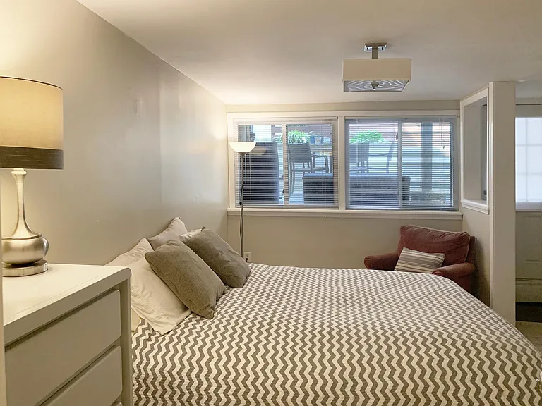 1139 Rodman St — Photo 18