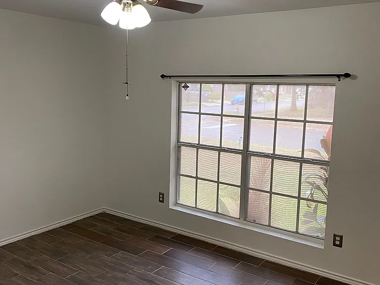 4305 Linda Vista St — Photo 2