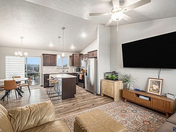 5th image of 350 N Everest Ave