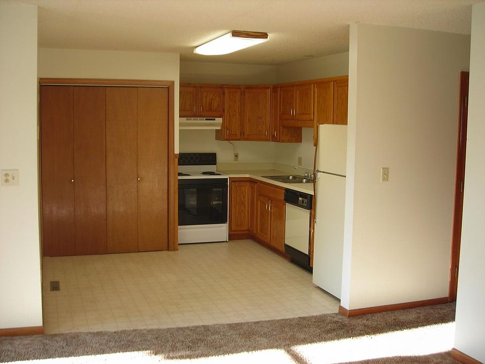 2nd image of 1104 W 20th Street Cir
