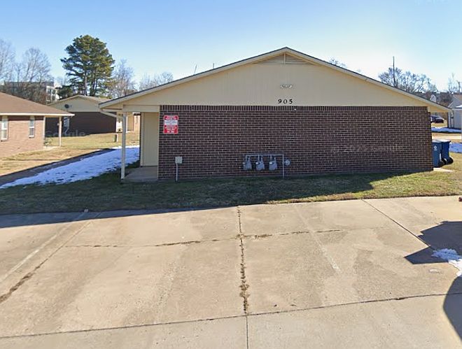 1st image of 905 SE G St APT A