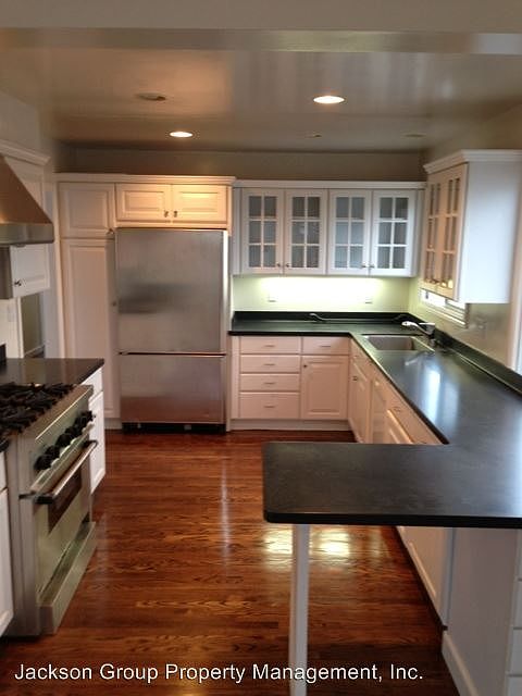 1st image of 194 Beverly St
