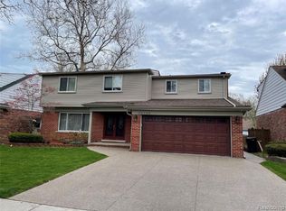 20500 Edmunton St, Saint Clair Shores, MI 48080