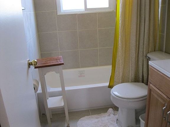 Upstairs full bath