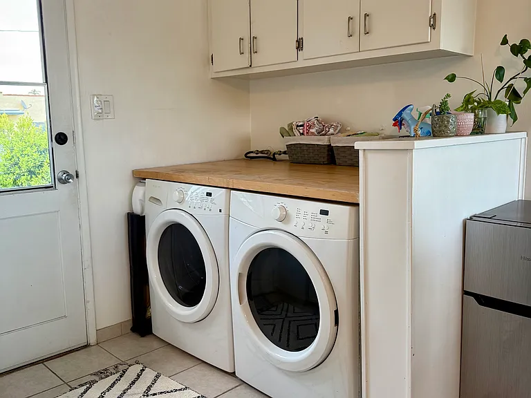 204 Termino Ave #B — Photo 7