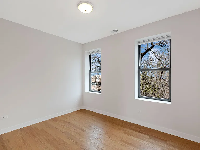 5049 N Troy St #3 — Photo 9