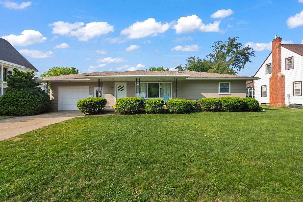 805 E Main St, La Porte City, IA 50651 Zillow