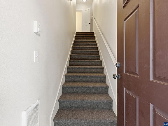 5th image of 674 NE Newstead Ln