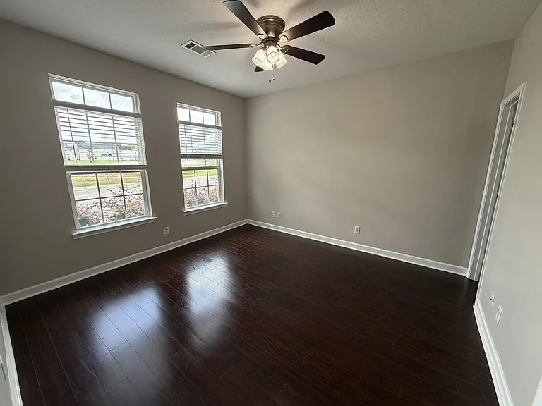 607 Atkinson Dr — Photo 5