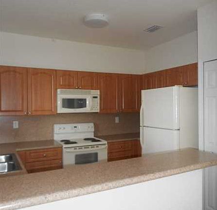 4th image of 2607 SE 14th Ave #390