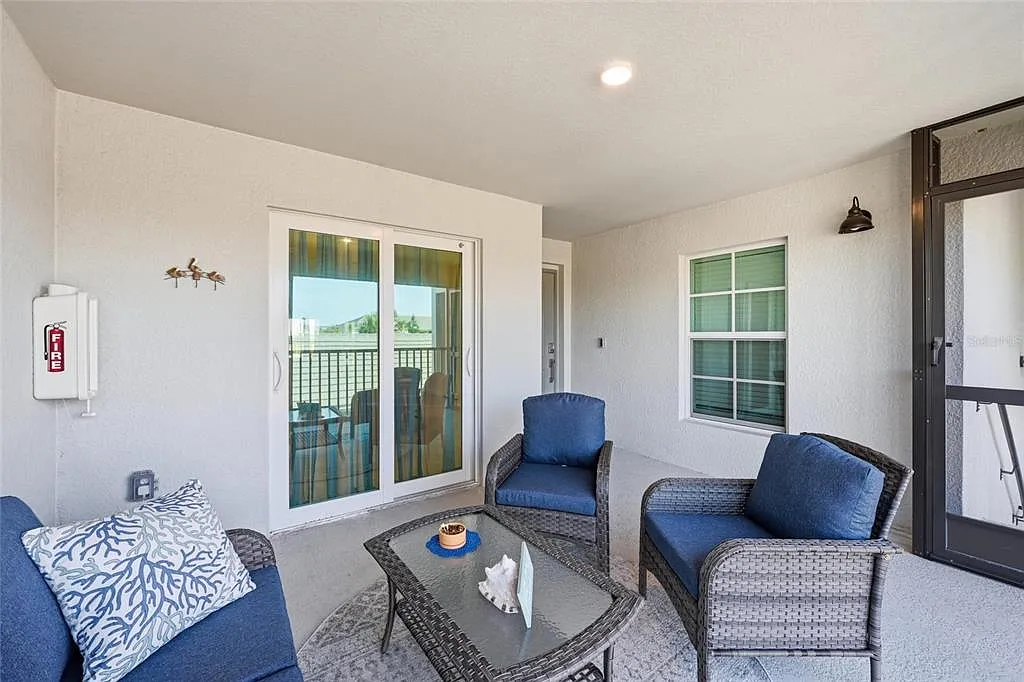 2 bed, 2.0 bath, 1355 sqft, $3,500 — Photo 4