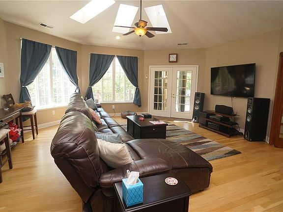 4th image of 500 E Baili Ct