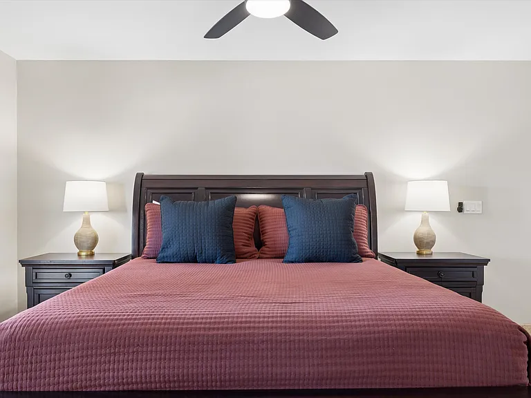 9023 W Patrick Ln — Photo 15