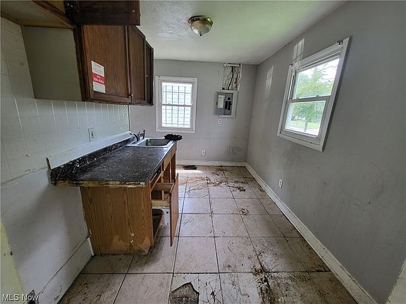 3rd image of 4411 E 141st St
