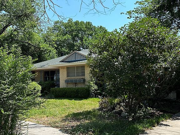 3rd image of 303 S 1st St
