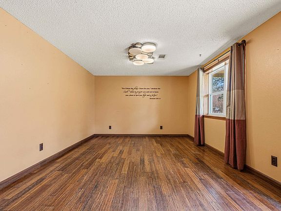 4th image of 237 Raithwood Rd
