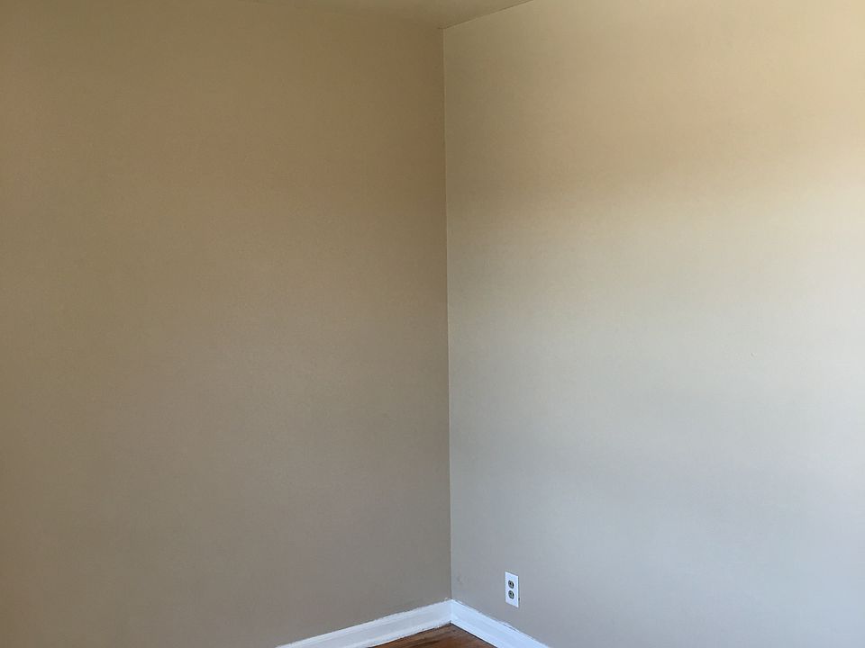 1st image of 2228 S 32nd Ave