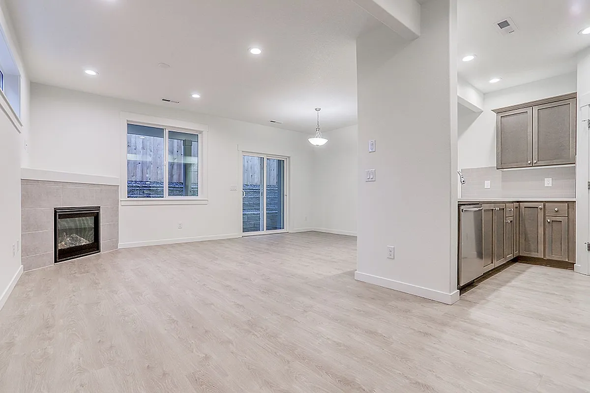 Building Photo - 1122 N Auburn Pl