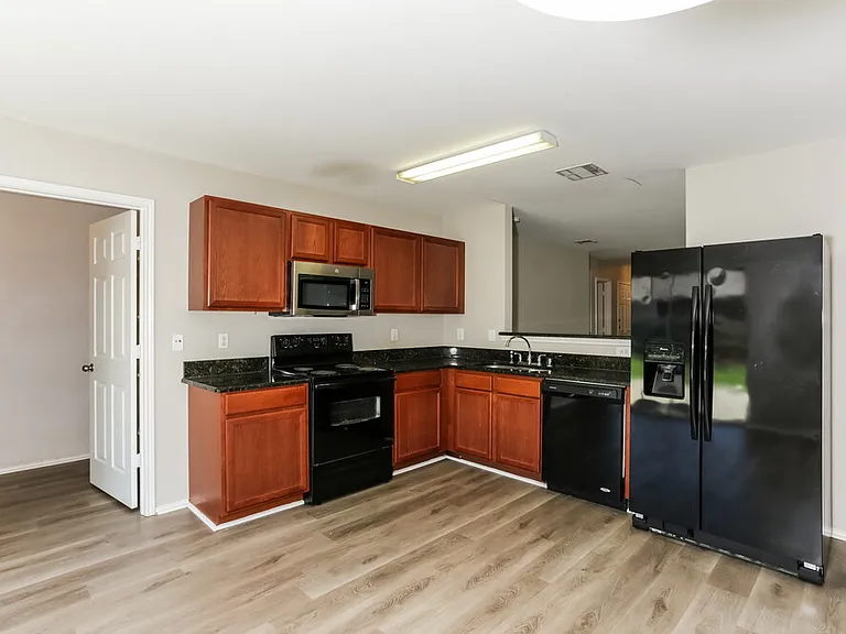 1303 Macaw Ct — Photo 8