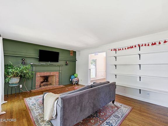 4th image of 128 Claremont Rd