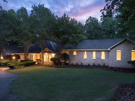 5th image of 3621 Oak Glen Dr