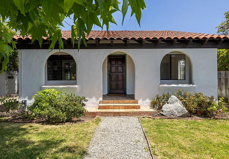 Mountain View Ave — Photo 2