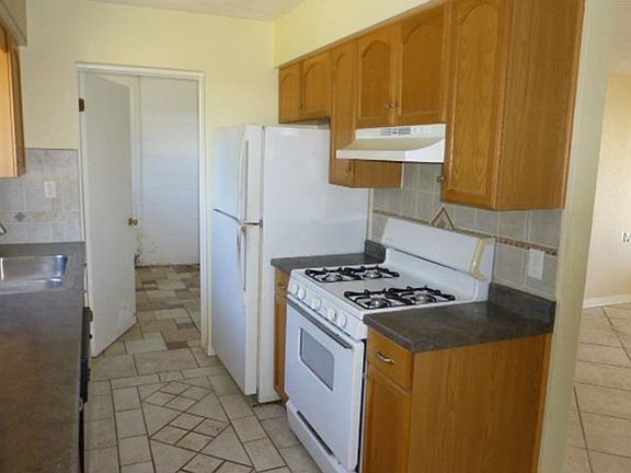 4th image of 400 N Gregory Dr
