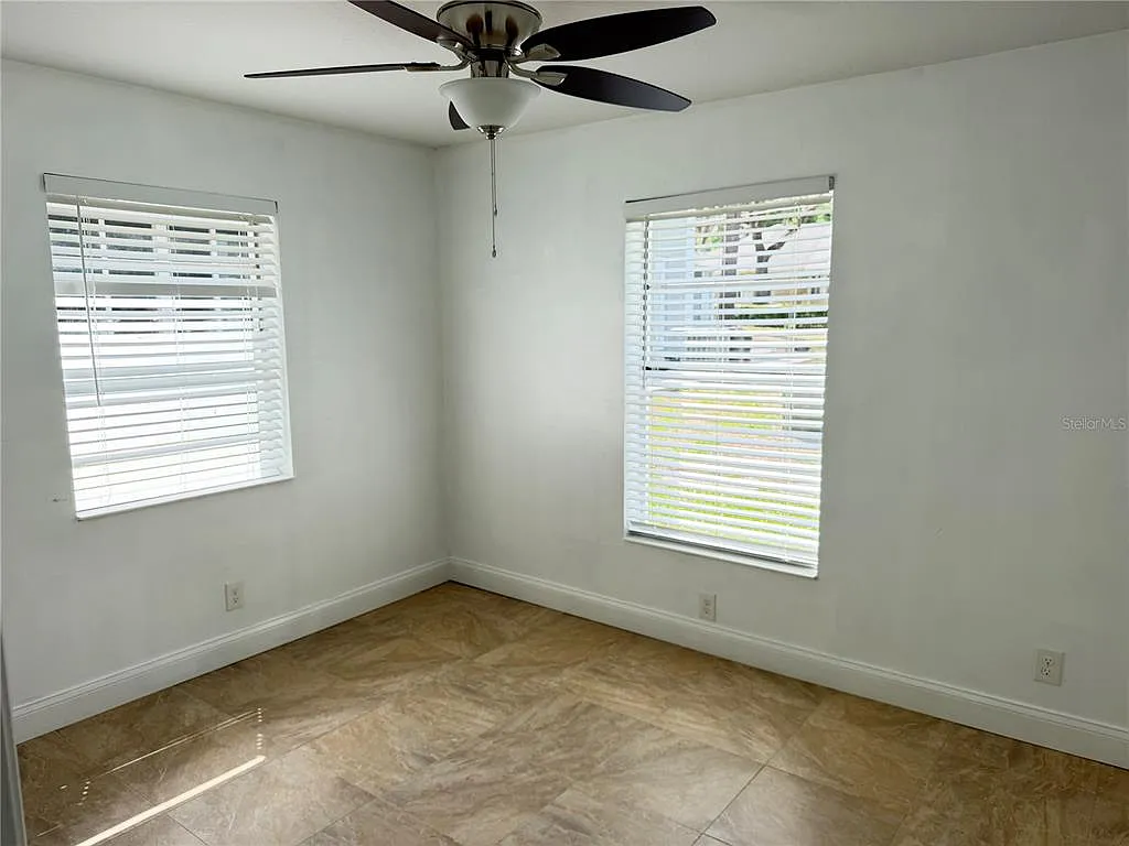 2 bed, 1.0 bath, 891 sqft, $1,250 — Photo 4