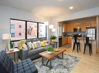 302 S 1st St #216, Champaign, IL 61820