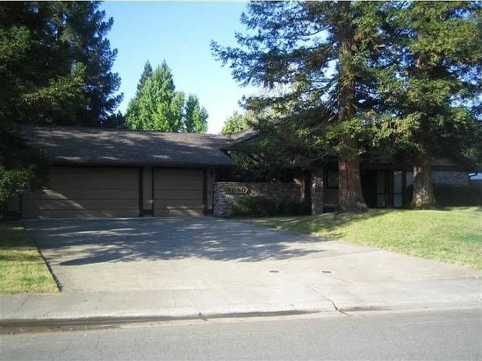7090 Rivercove Way photo 1