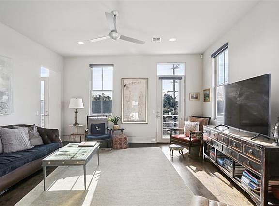 5th image of 639 Philip St Unit 639