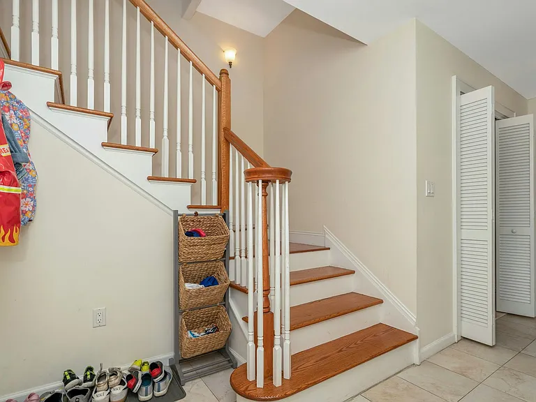 25 E Linden Ave — Photo 9