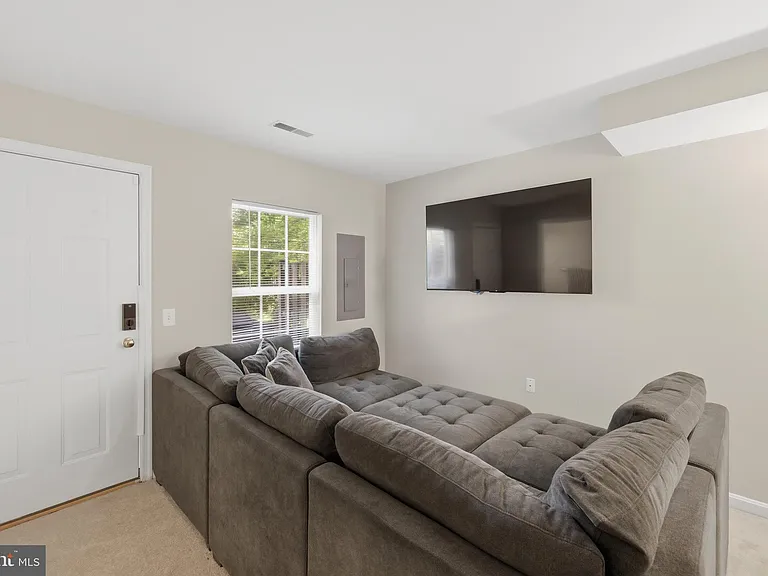 23098 Fontwell Sq — Photo 6