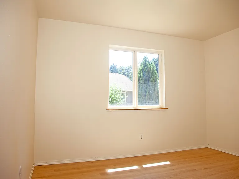 6530 NE Center St — Photo 10
