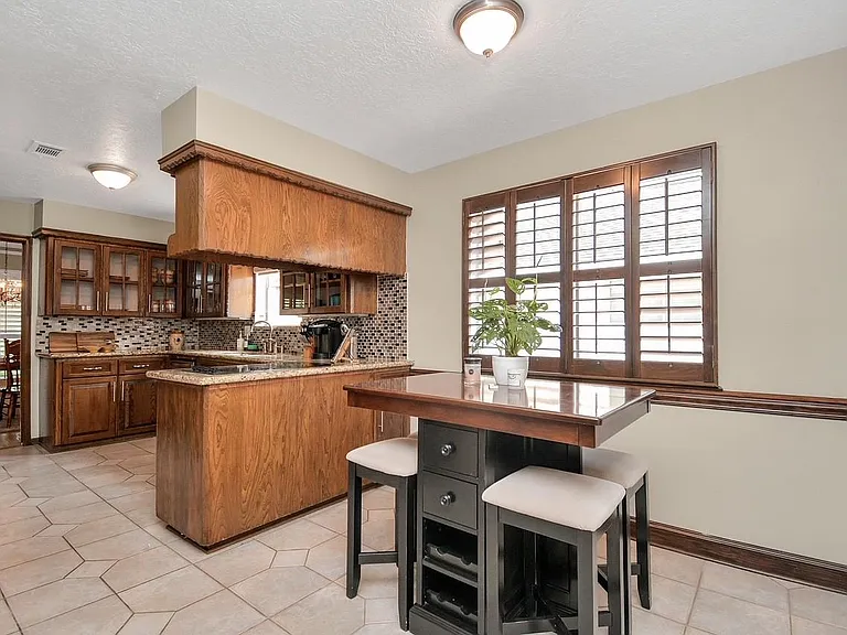 9811 Rocktree Dr — Photo 14
