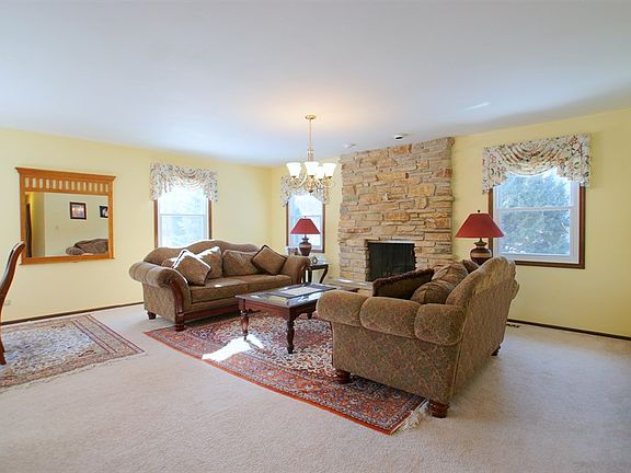 3rd image of 870 Belmar Ln