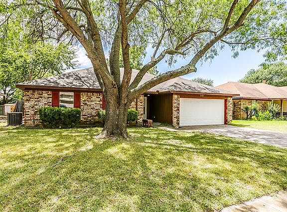 3rd image of 2809 Creekwood Ln