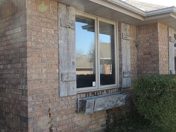 4th image of 517 S Pepperhill Dr