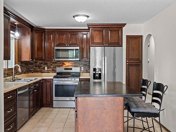 5th image of 10731 Taylor St NE