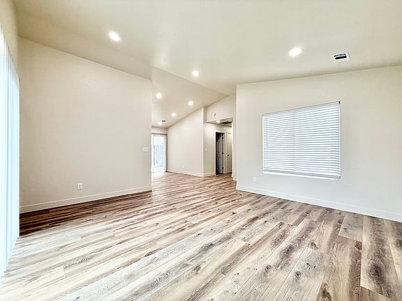 4th image of 3836 Coffee Rd