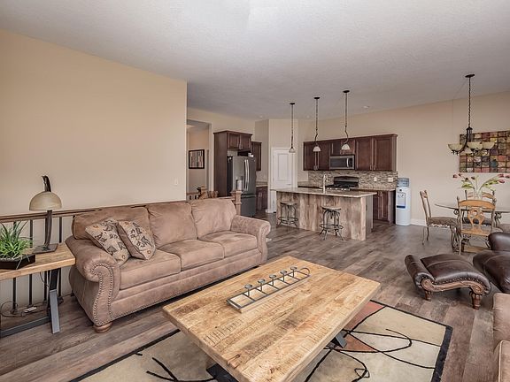 5th image of 3418 Meadow Cir E