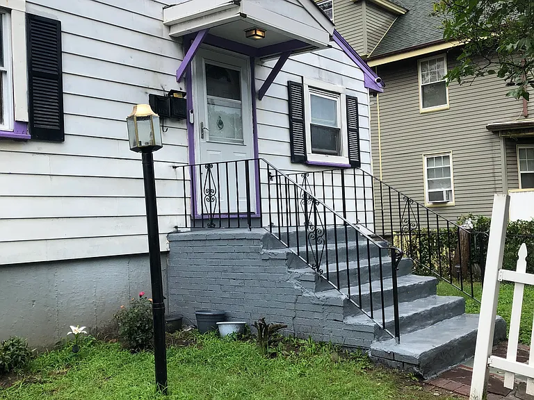 4095 Washington St — Photo 2