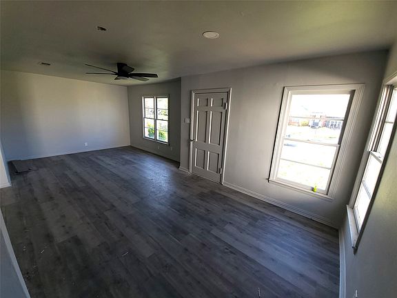 5th image of 519 Dearborn St