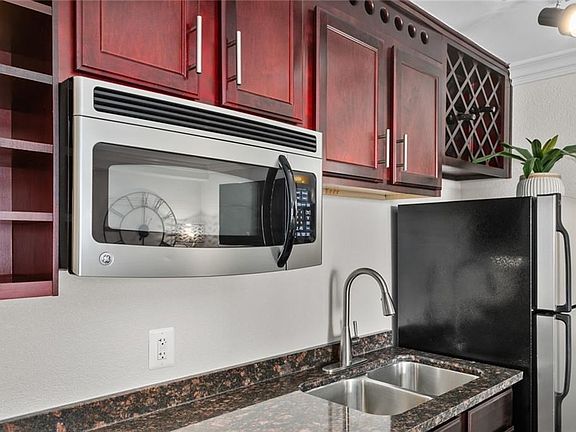 2nd image of 700 E 8th St Unit 5F