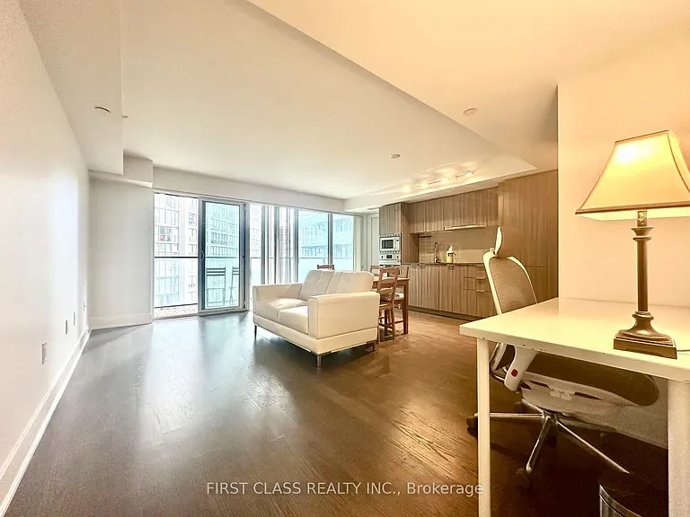 955 Bay St #527 — Photo 3