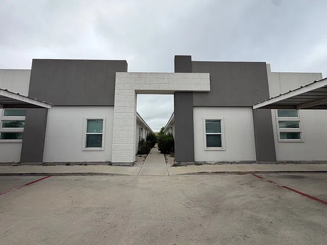 413 E Acacia St #2