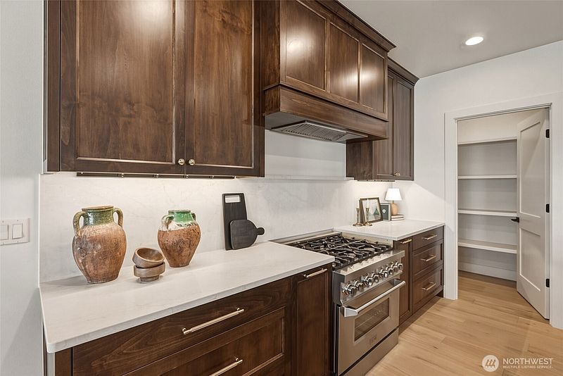 3rd image of 35 Parkwood Circle